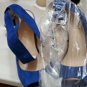 Platform peep toe sandals